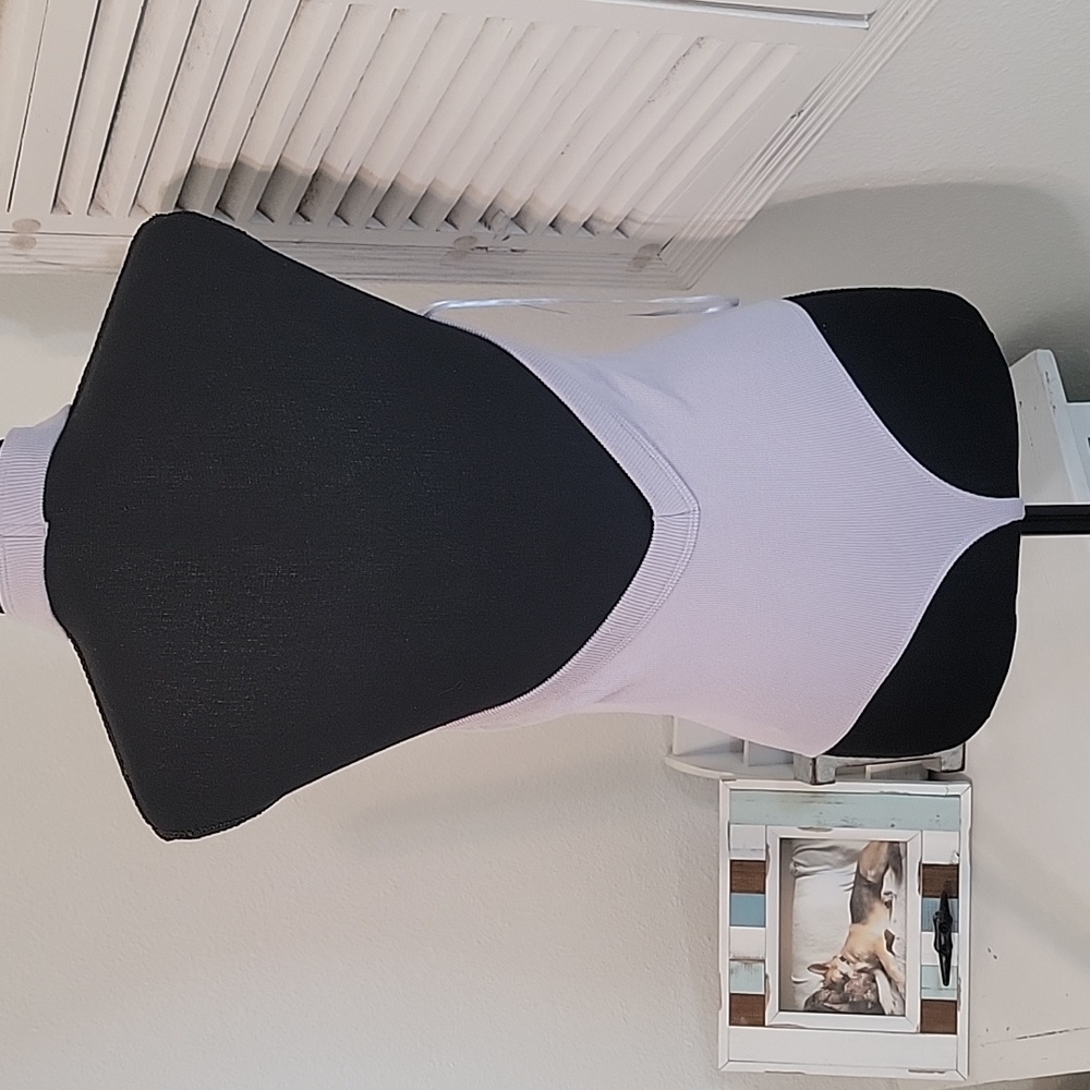 🆕️ UO Backless Ribbed Bodysuit - Picture 4 of 7